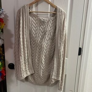 Hollister Elegant Cream Women's Sweater
